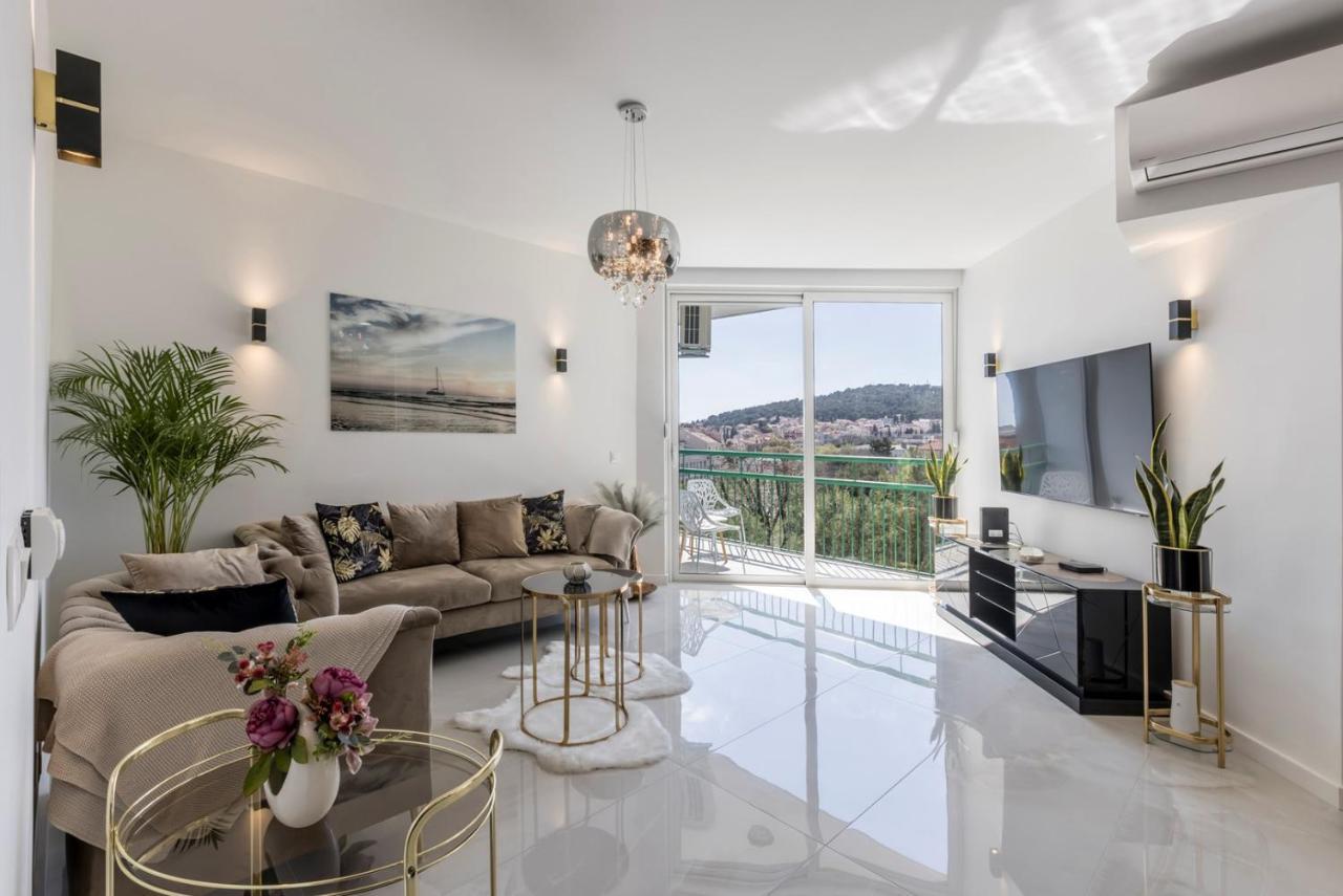 Carmen - Luxury 2-bedroom - Downtown Apartman *