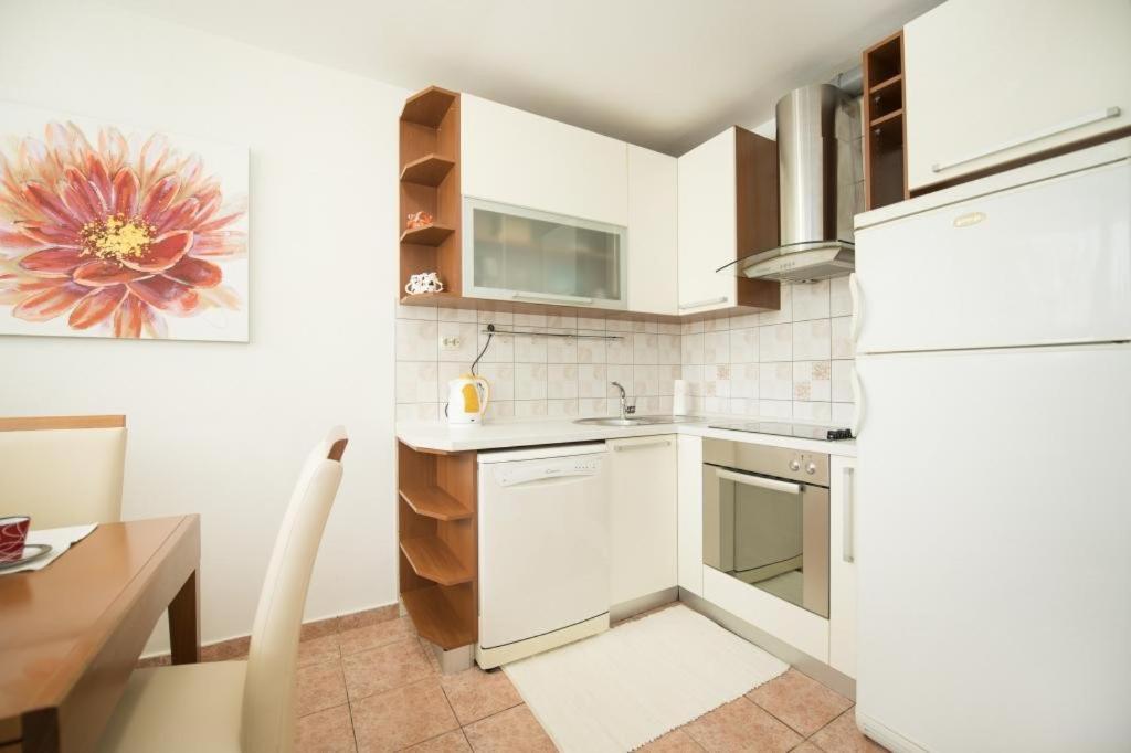 Hanna Apartment Split