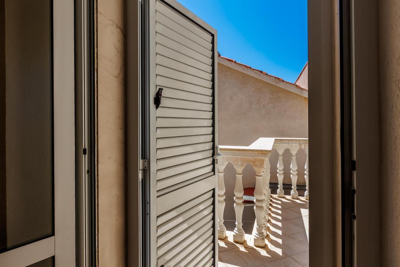 House Mirko- Center Of *