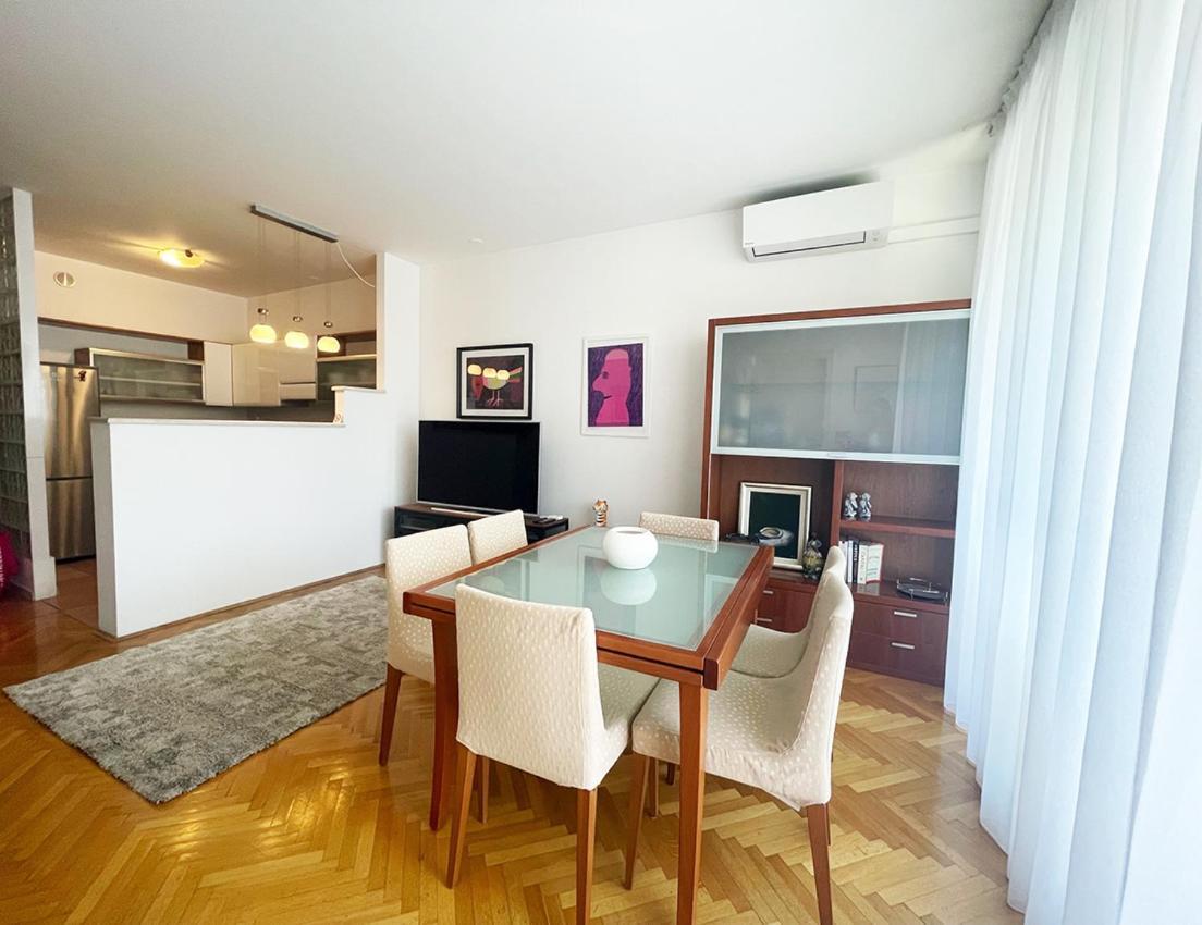 Edi, Spacious With Sauna And Balcony