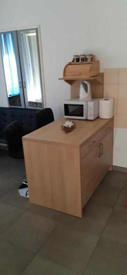 Apartment Cozy Mihaela With Balcony, Near Park Marjan & Old Town - Quiet Neighborhood *