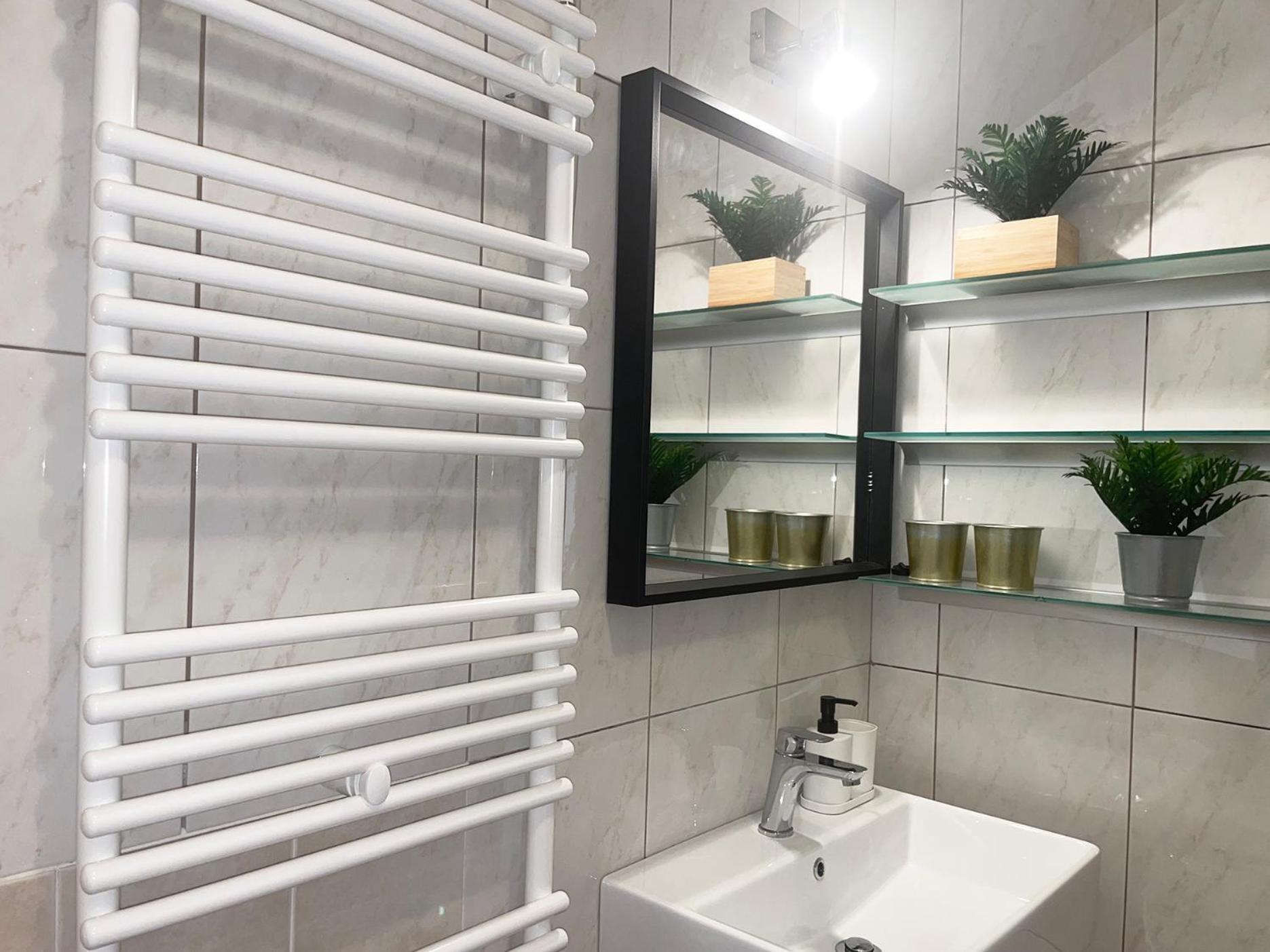 Apartment Edi, Spacious With Sauna And Balcony