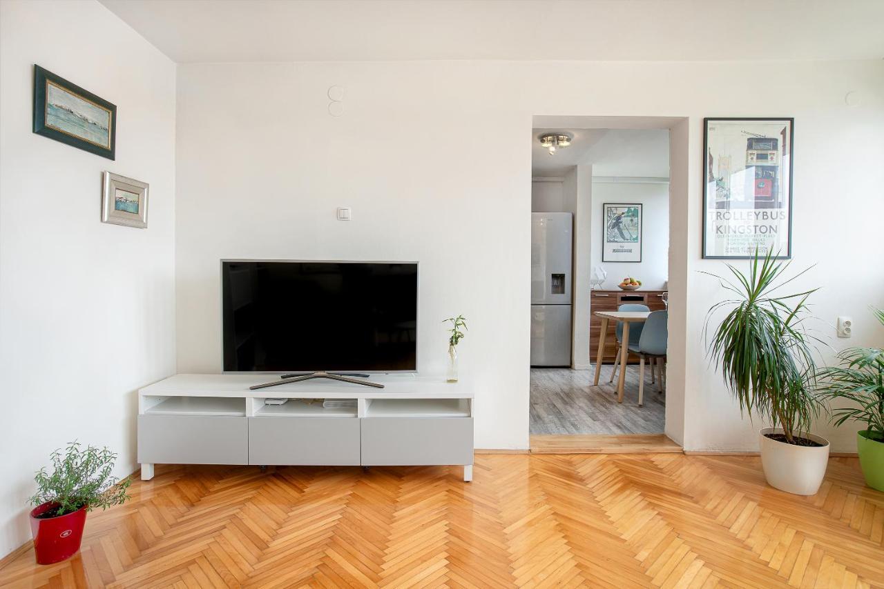 No.15 Apartment Split