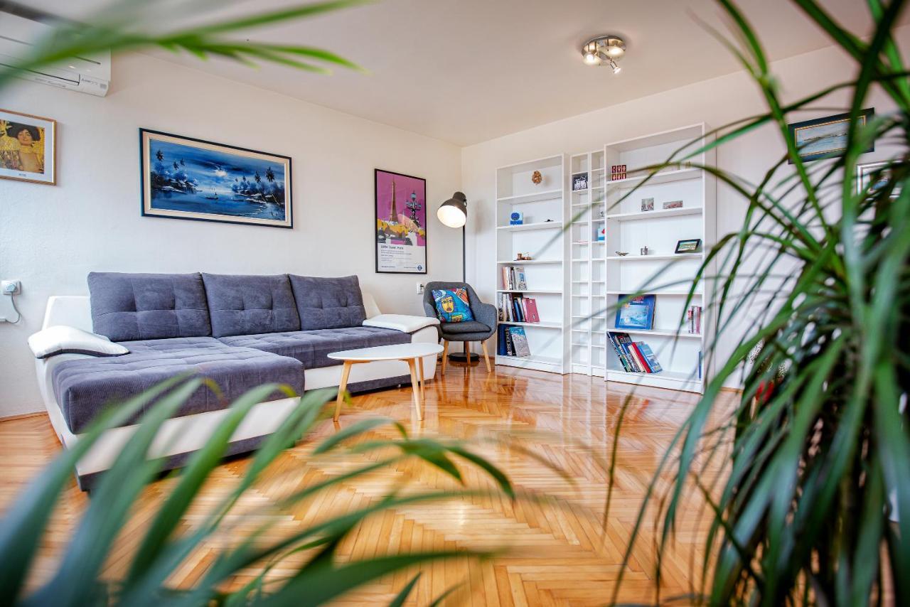 No.15 Apartment *