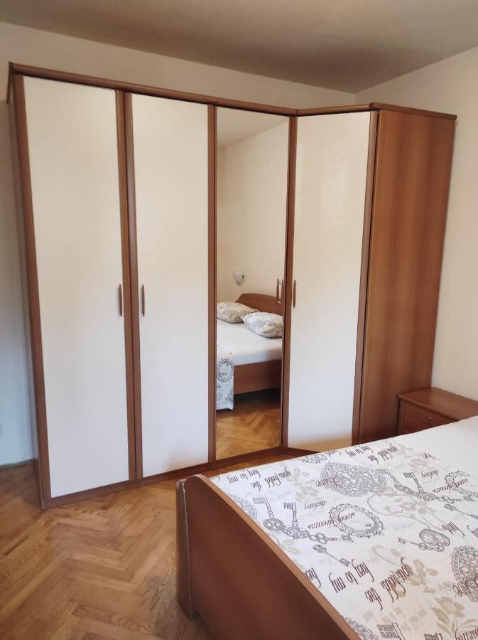 Apartment Mm Split