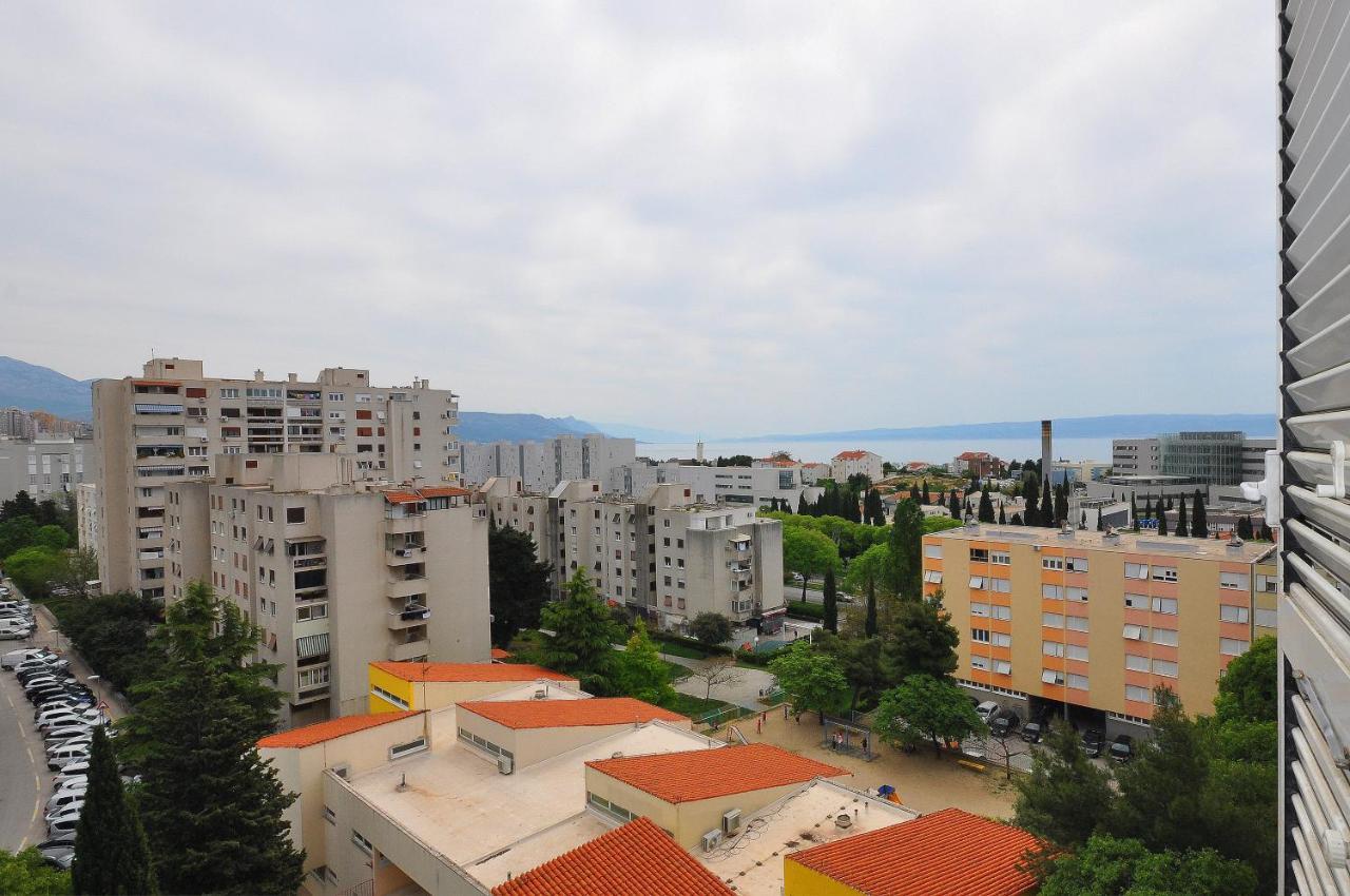 Virna * Split