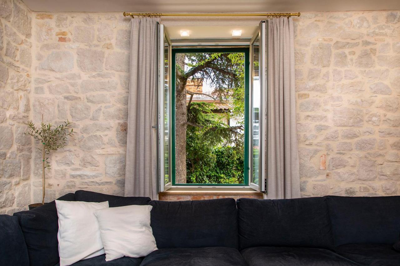 Adora Luxury