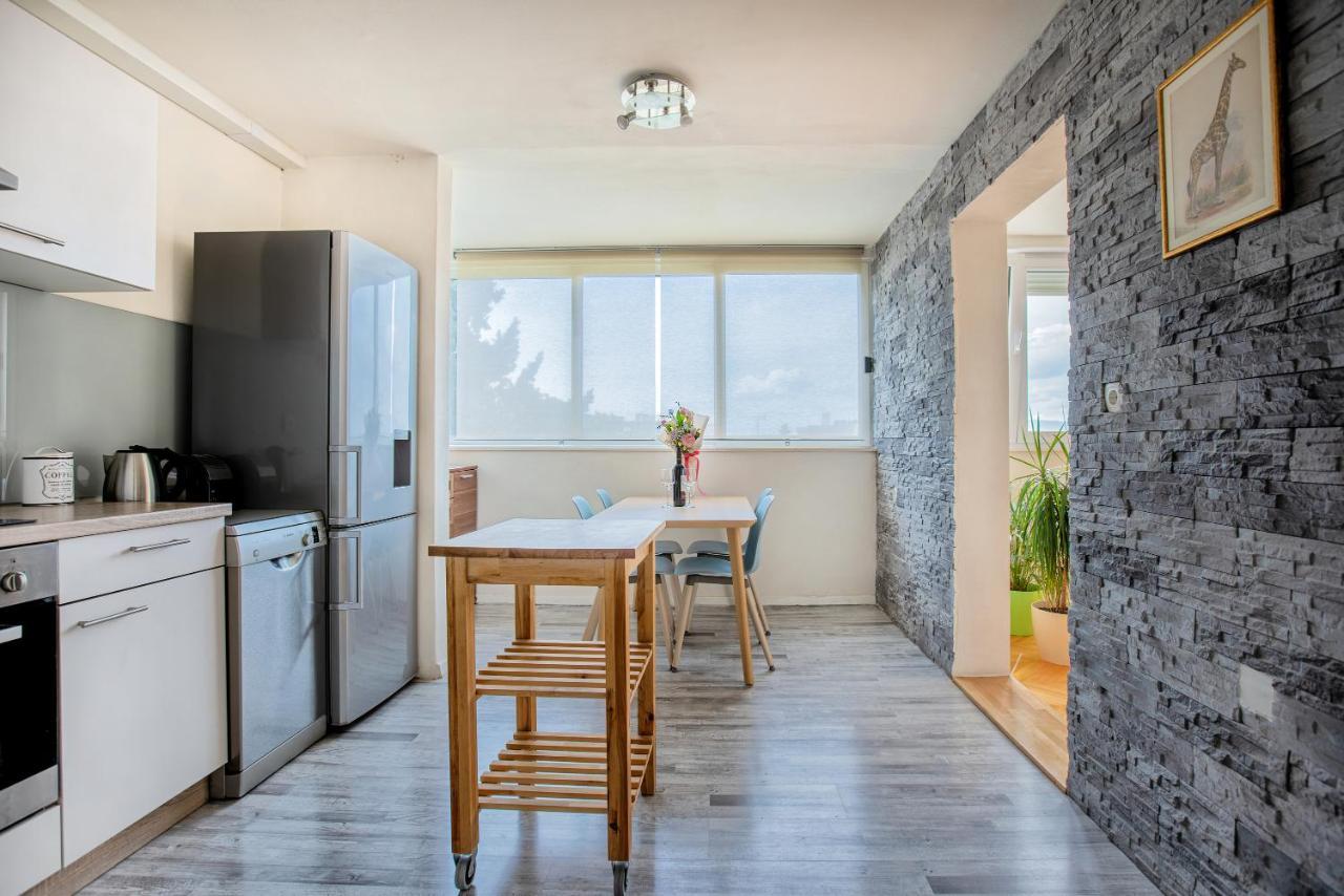 Apartment No.15 *