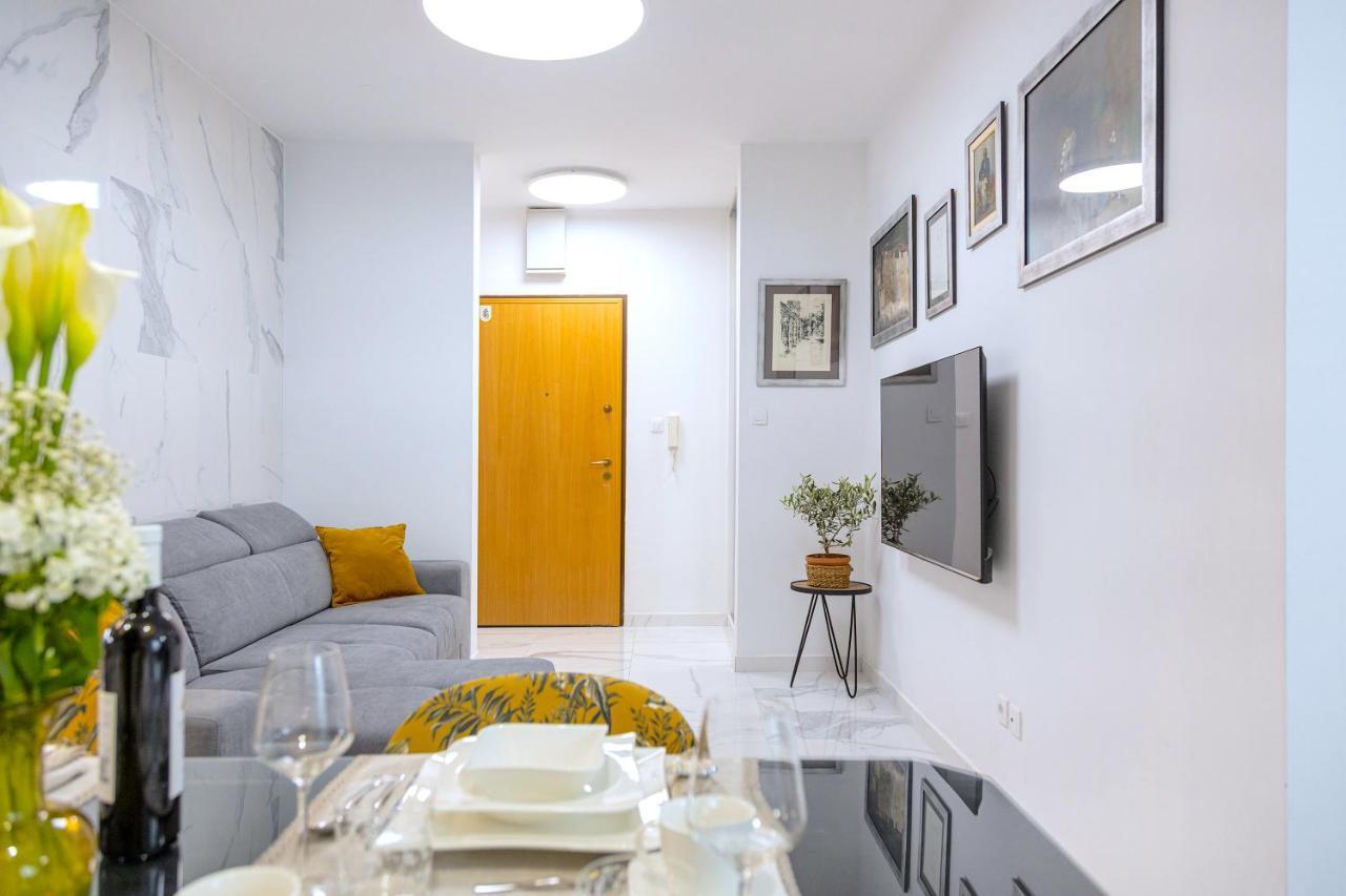 Apartment Lux Tony @ 10 Min Znjan