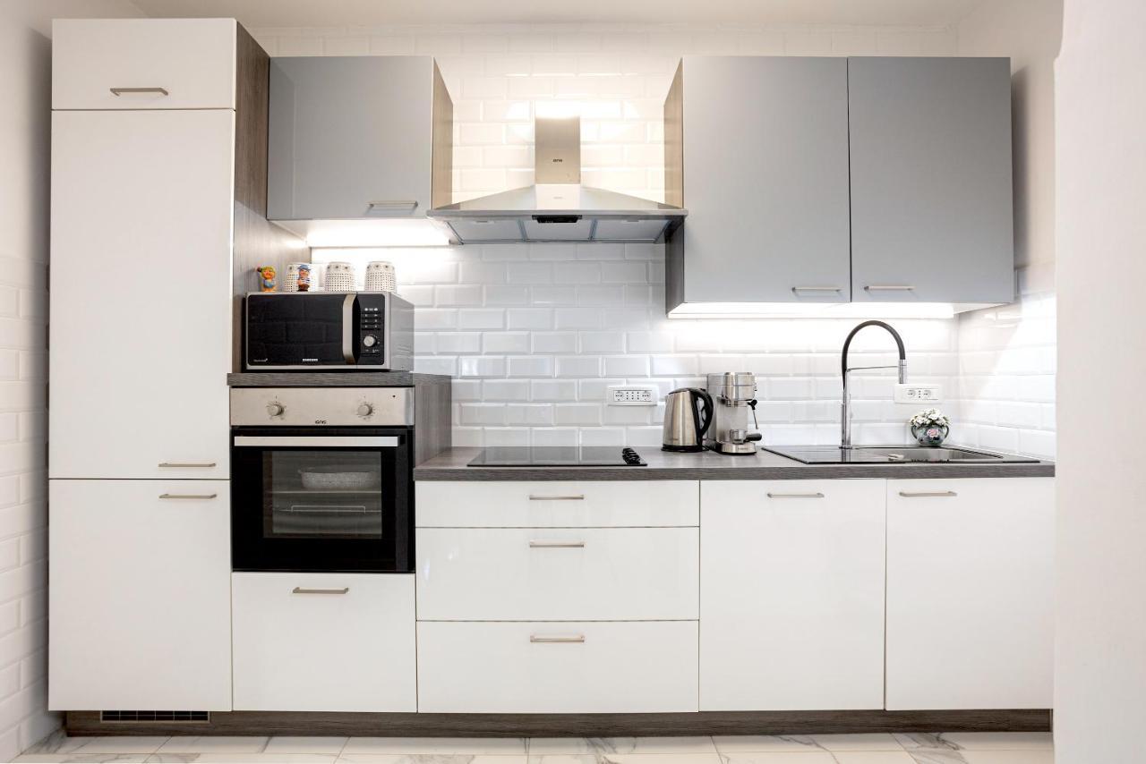 Apartment Lux Tony @ 10 Min Znjan