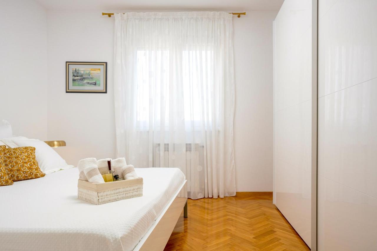 Apartment Lux Tony @ 10 Min Znjan Split
