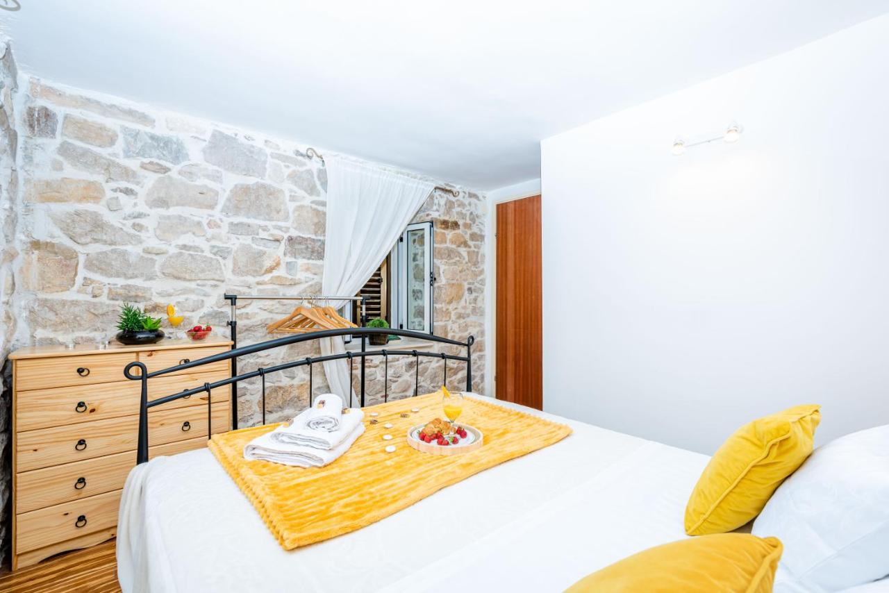 Golden Dream In Diocletian Palace Apartment Split