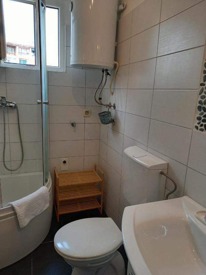 Leela Apartment Split
