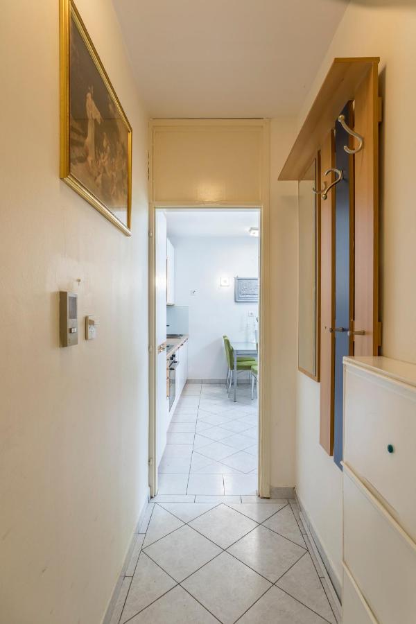 Neve St Apartment Split