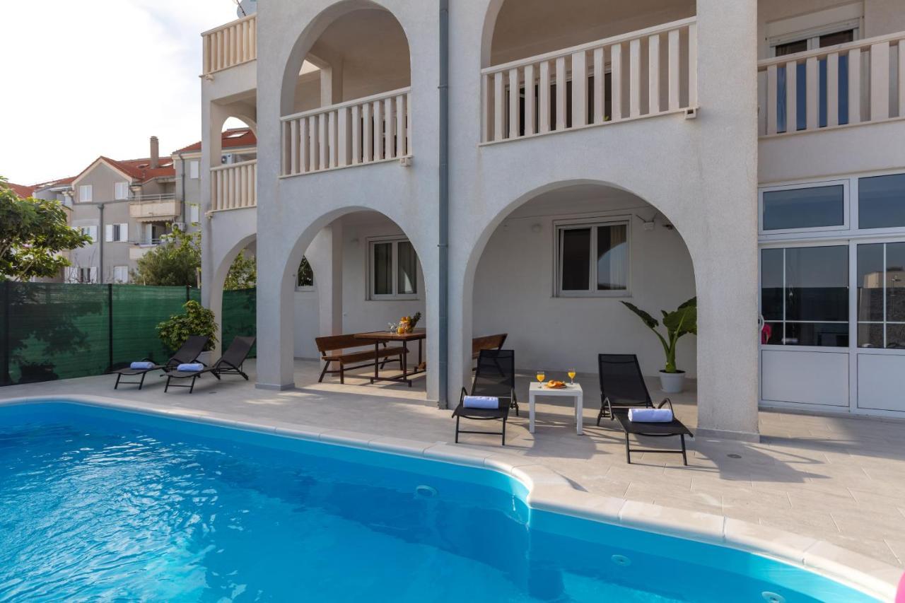 Anja Lux, Apartamento *
