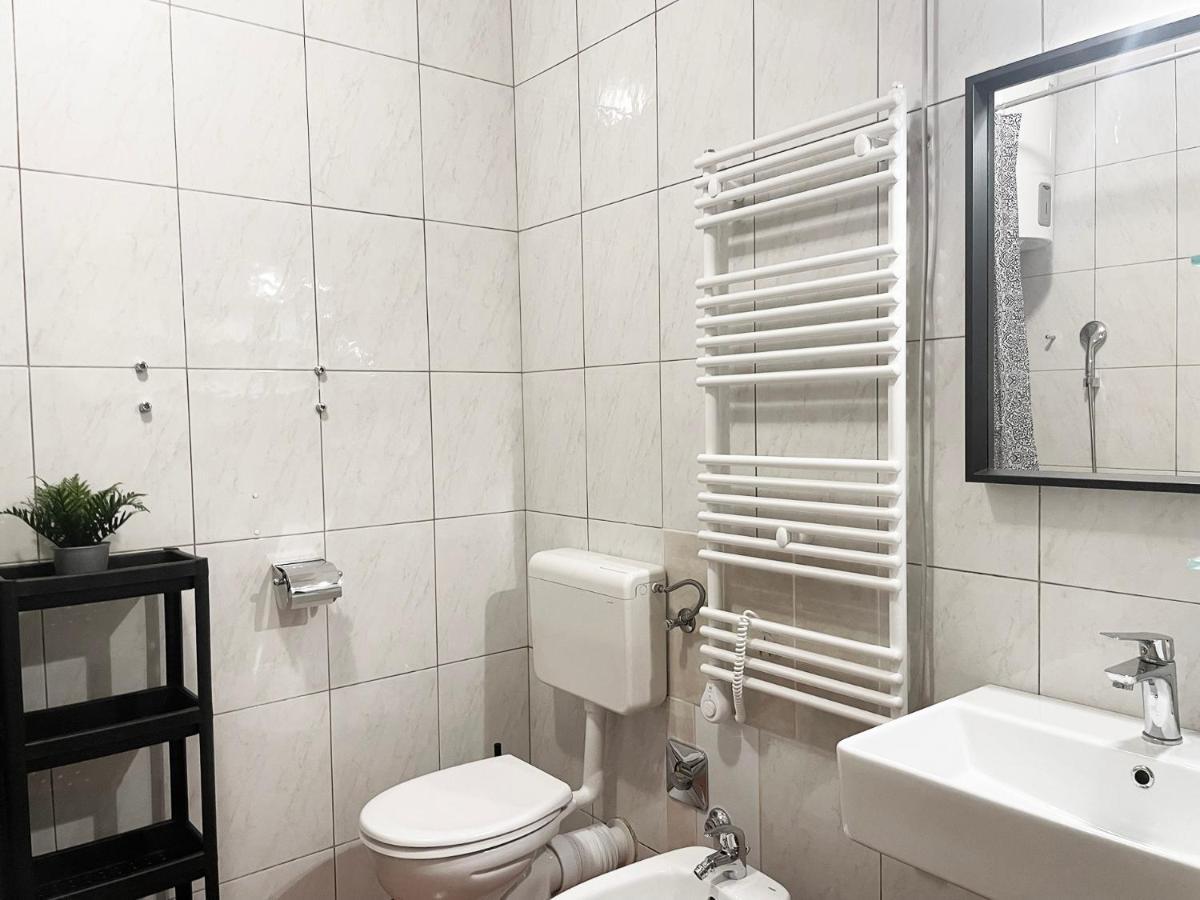 Apartment Edi, Spacious With Sauna And Balcony