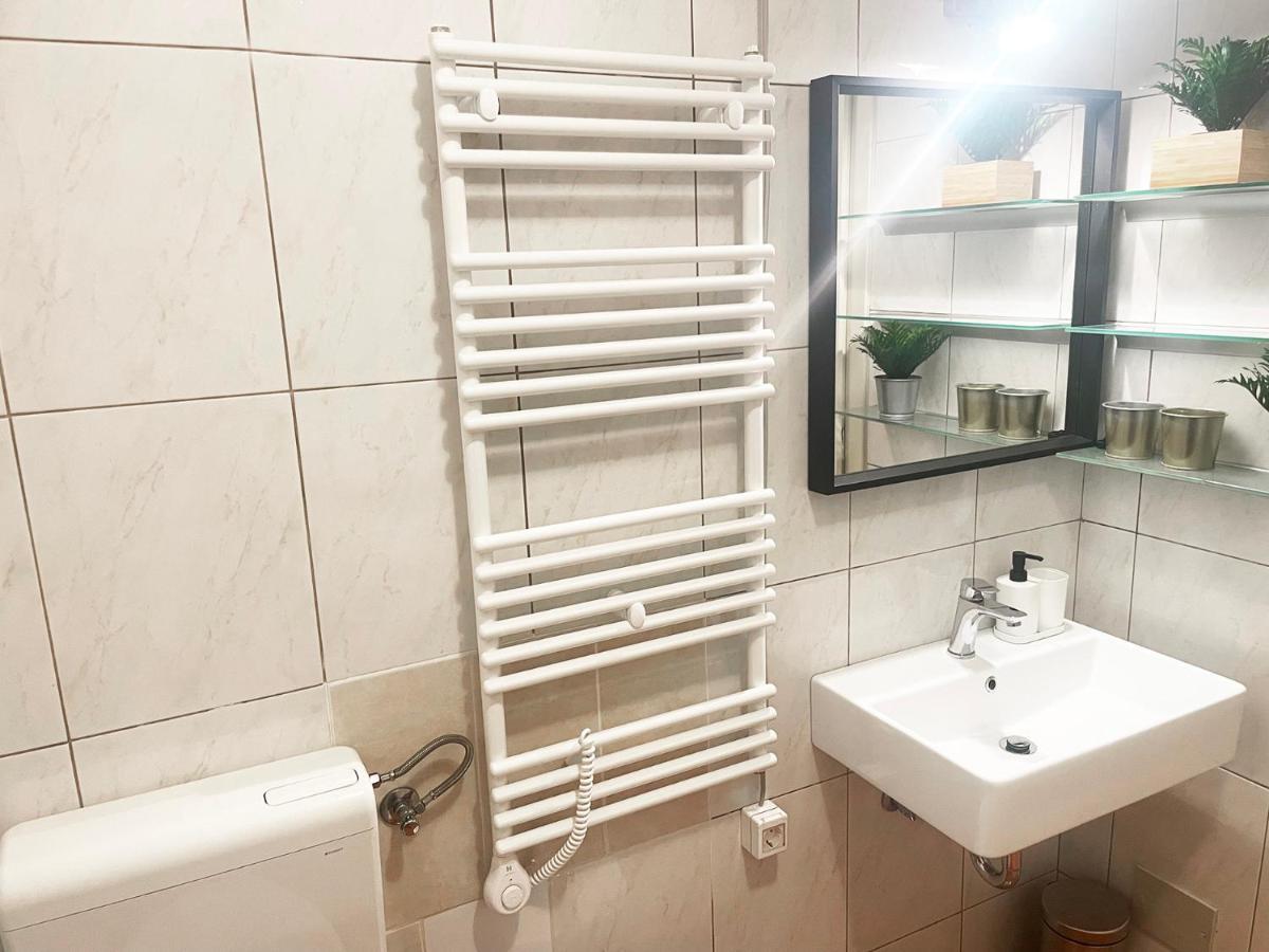 Edi, Spacious With Sauna And Balcony