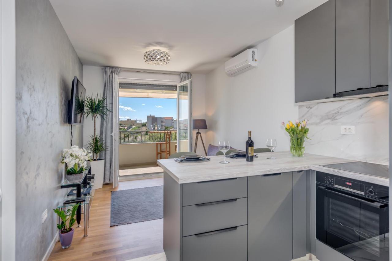 Searenity Apartment Split
