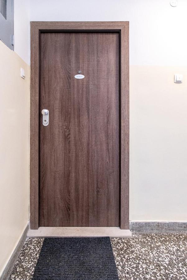 Apartment No.15