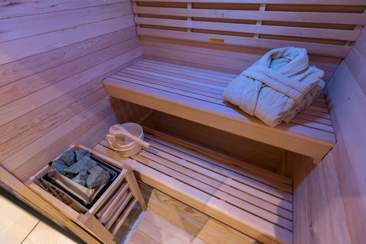 Adora Luxury Split