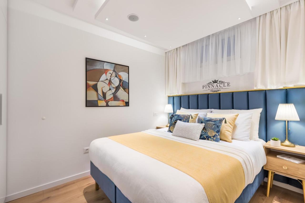 Exquisite Couples Delight With Free Bikes & Parking Apartment *