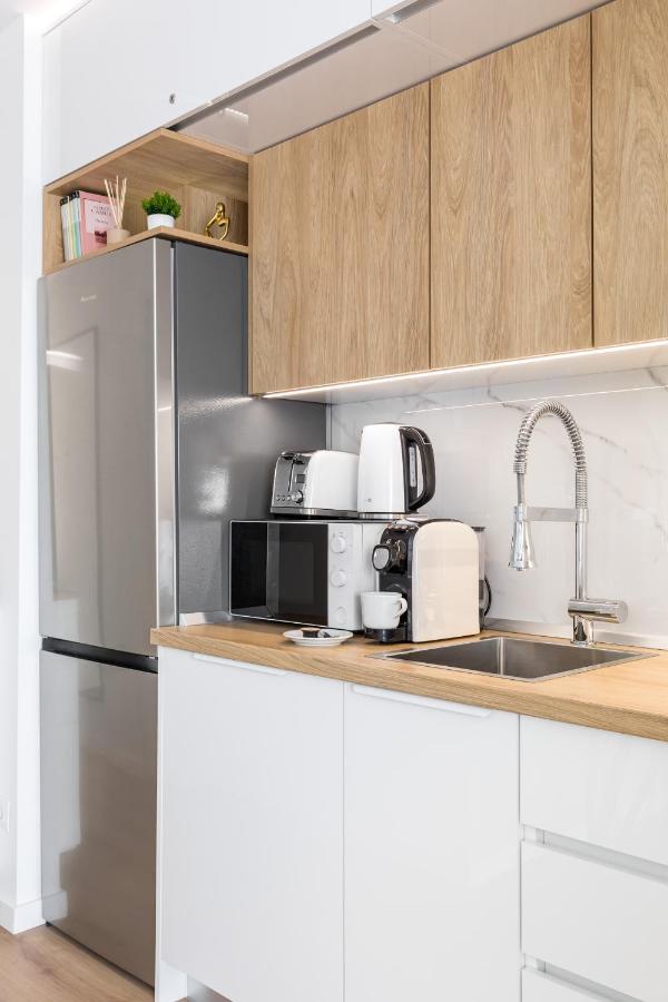 Exquisite Couples Delight With Free Bikes & Parking Apartment *