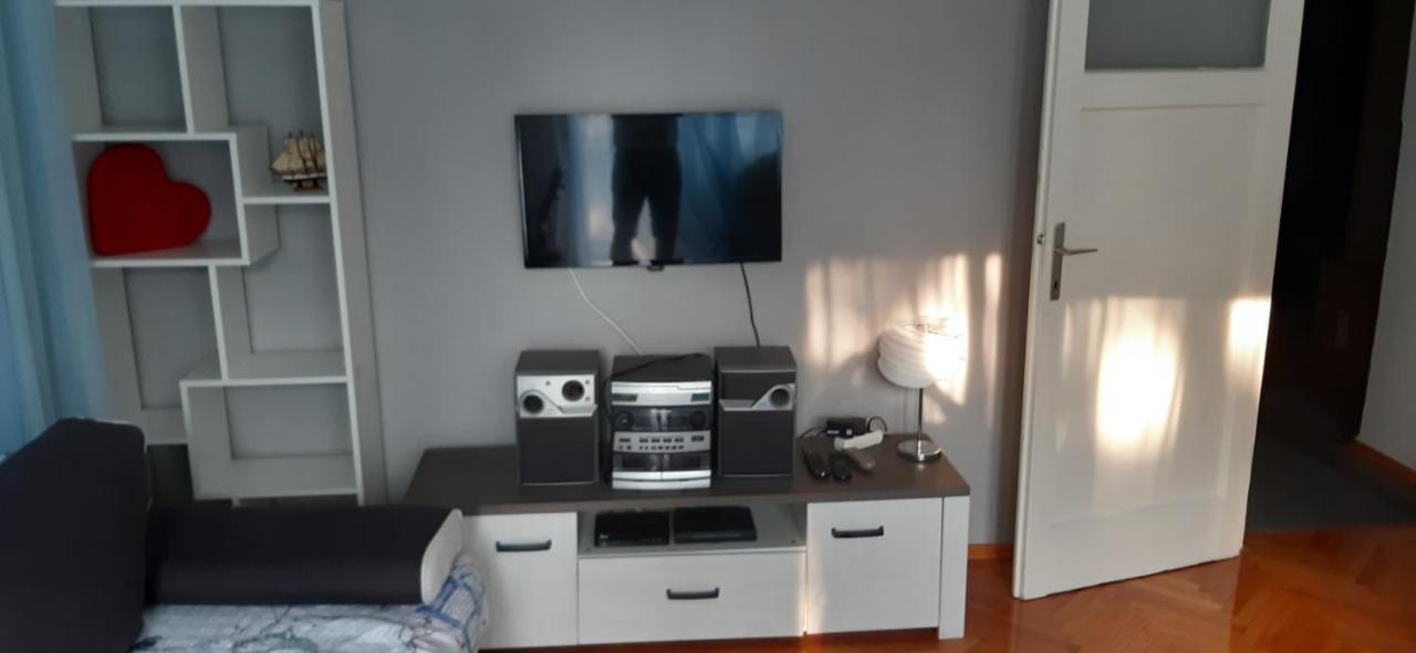 Cozy Mihaela With Balcony, Near Park Marjan & Old Town - Quiet Neighborhood