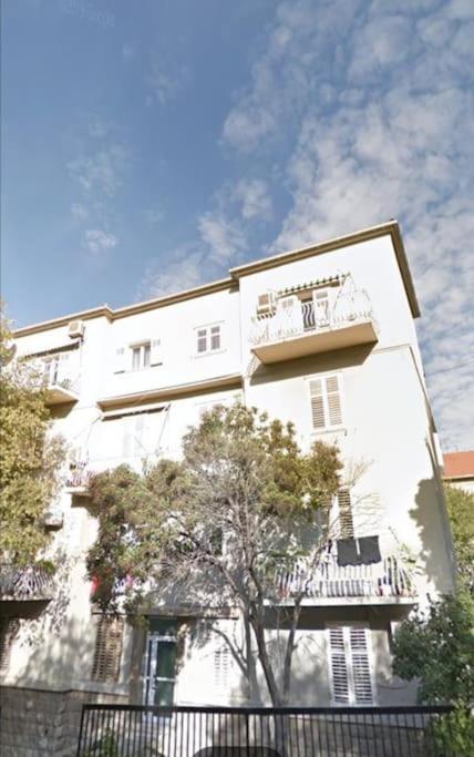Apartment Sole Macula