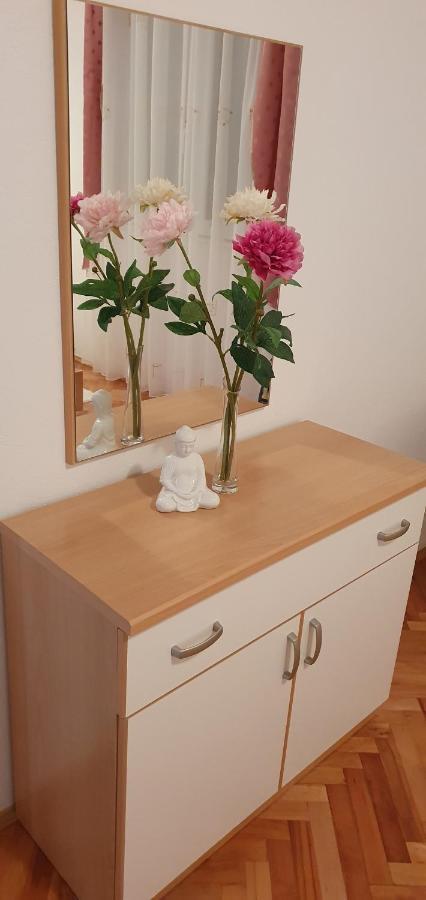 Anja Lux, Apartamento Split