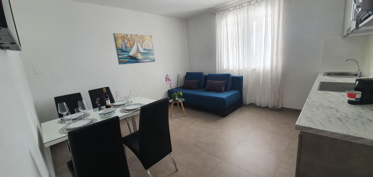 Anja Lux, Apartamento Split