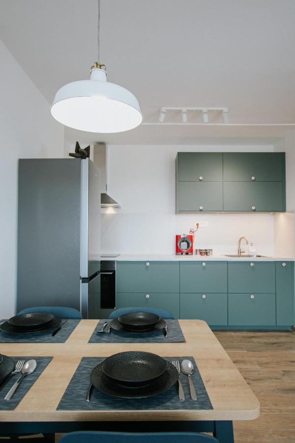 Eva's Apartment Split