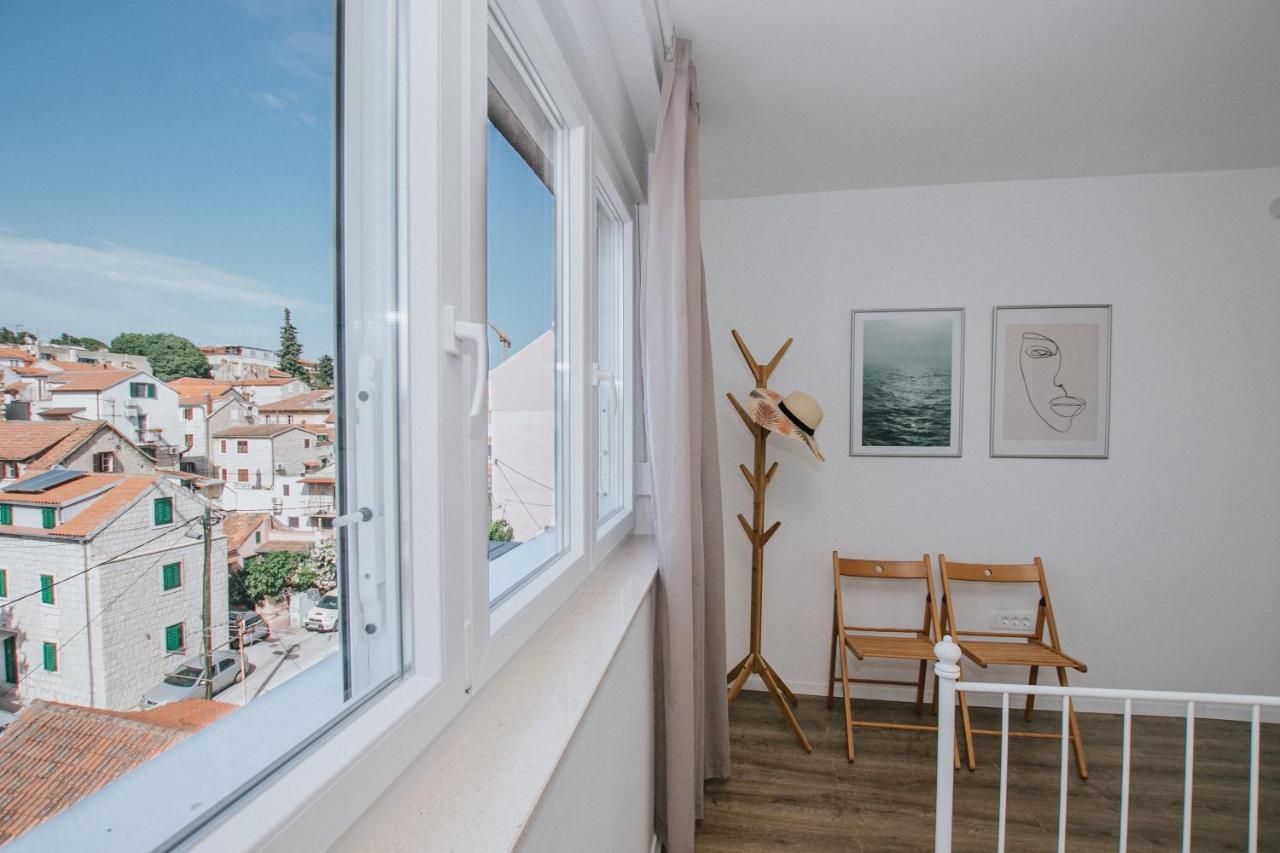 Eva's Apartment Split