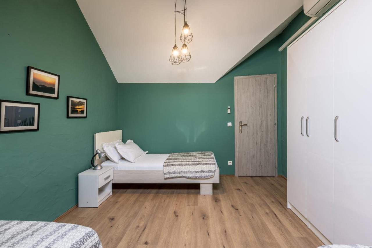 Main Square Duplex With Rooftop Terrace Split