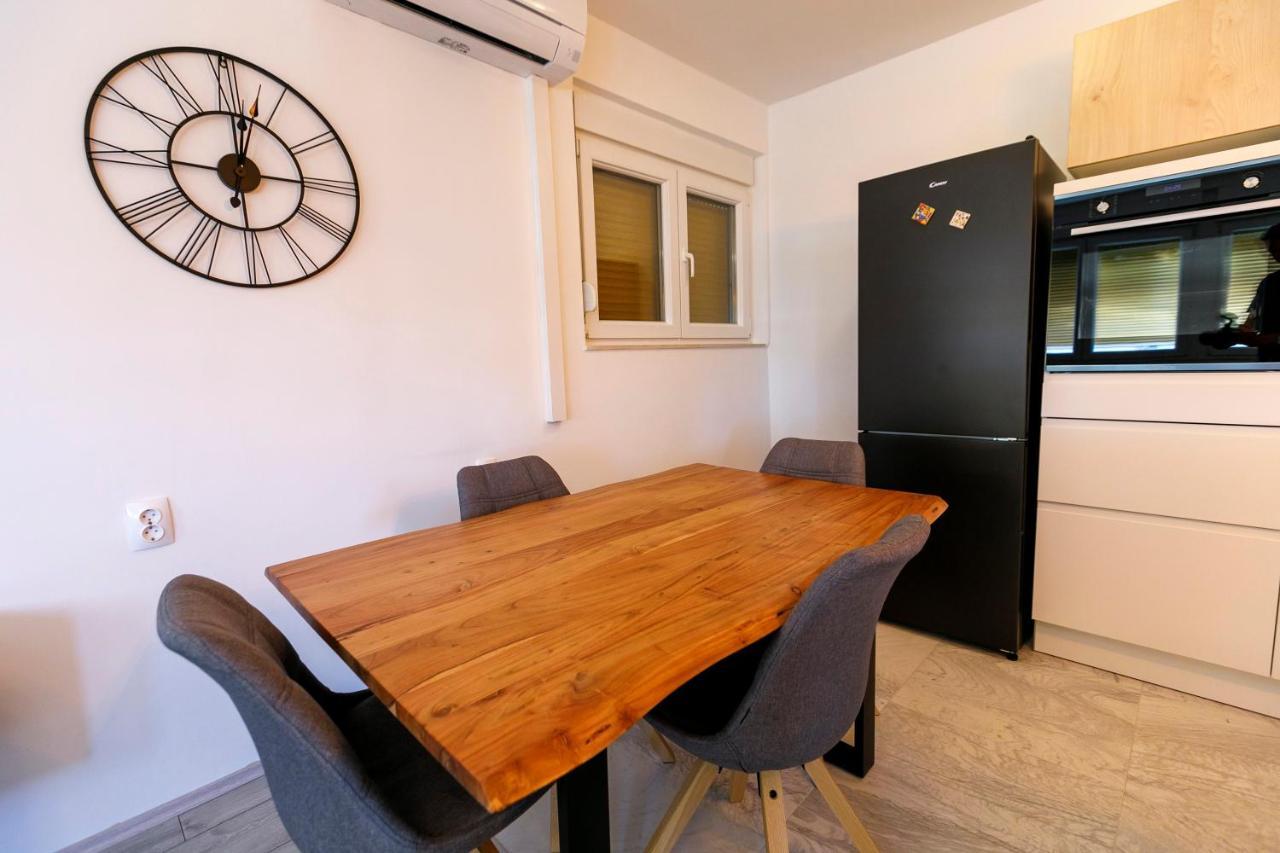 Apartment Sunny & Luxury Near City Center Split