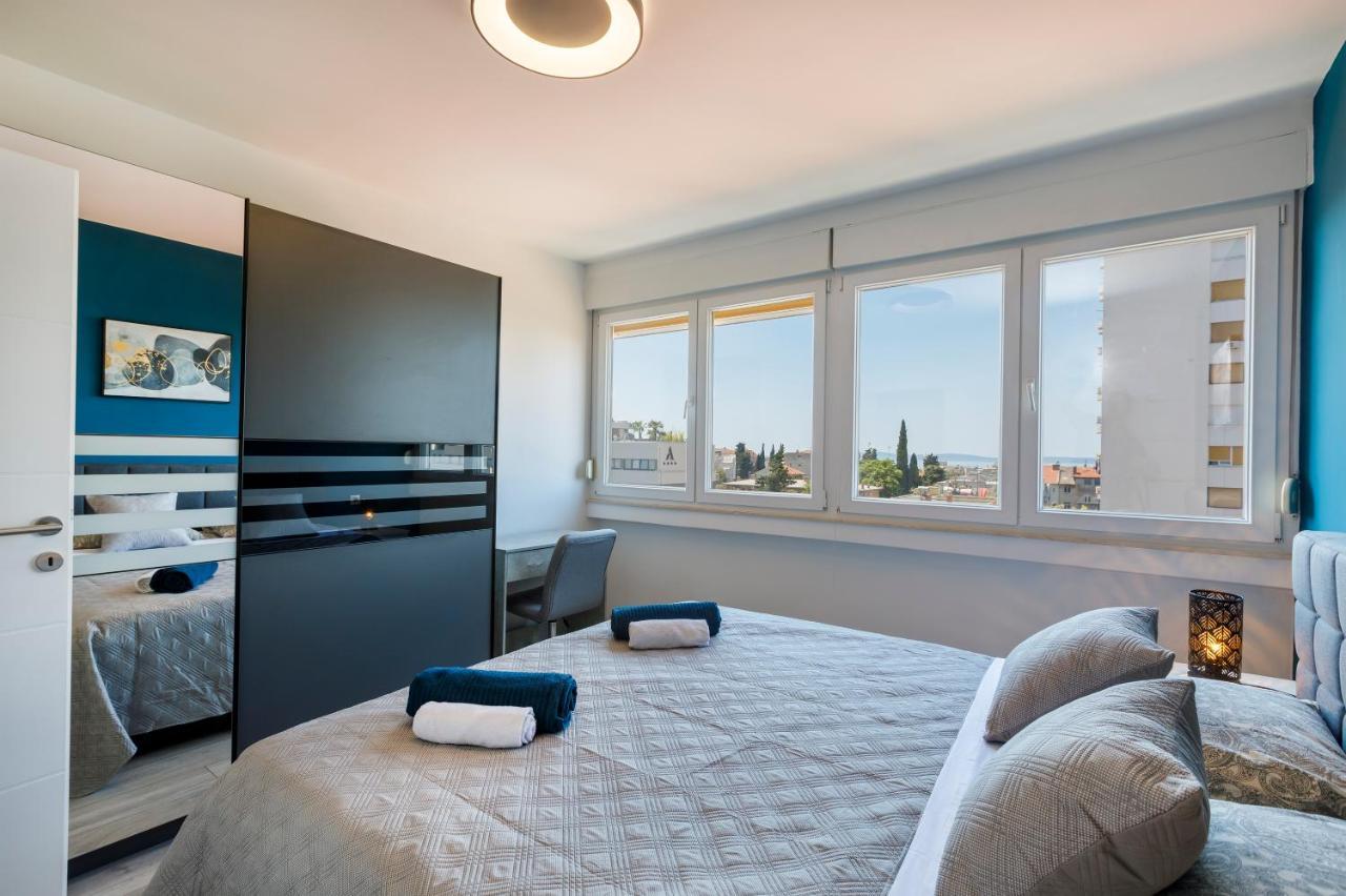 Sunny & Luxury Near City Center Apartment