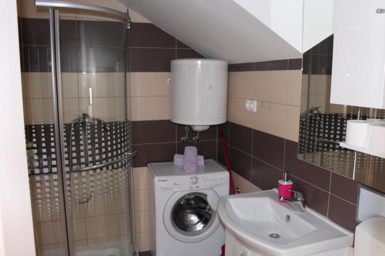 Apartment One Bedroom Apt With Wifi *