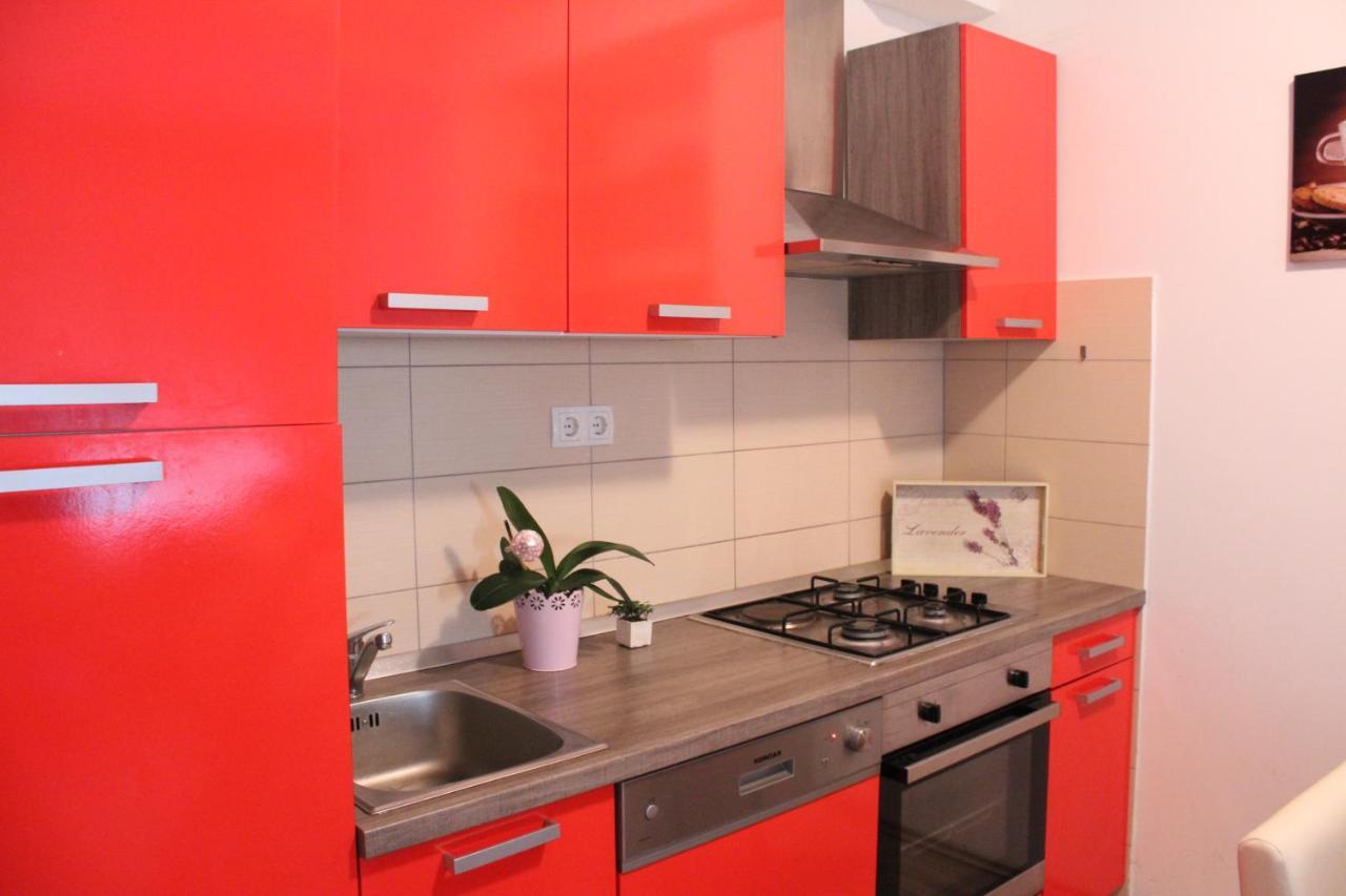 One Bedroom Apt With Wifi Apartment Split