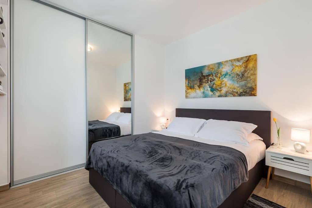Brand New 1br Near Central Station, Old Town, Beach - 3 Minute Walking Appartement
