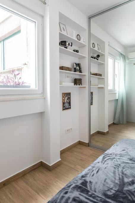 Brand New 1br Near Central Station, Old Town, Beach - 3 Minute Walking