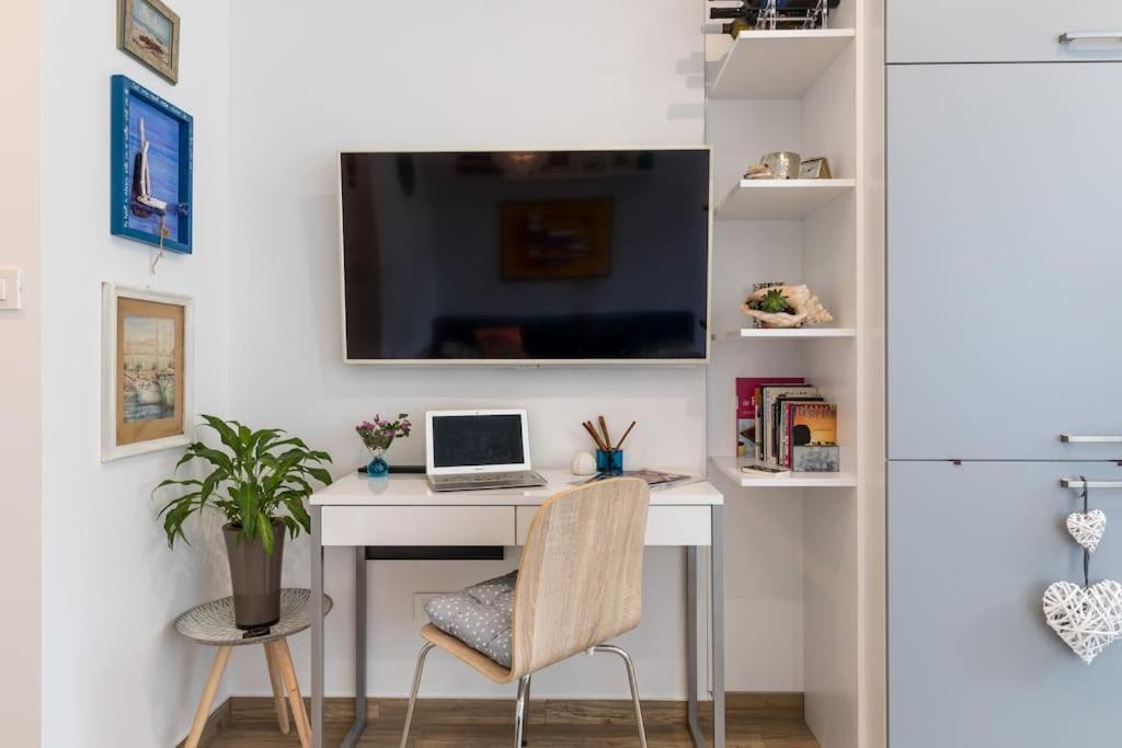 Brand New 1br Near Central Station, Old Town, Beach - 3 Minute Walking Split