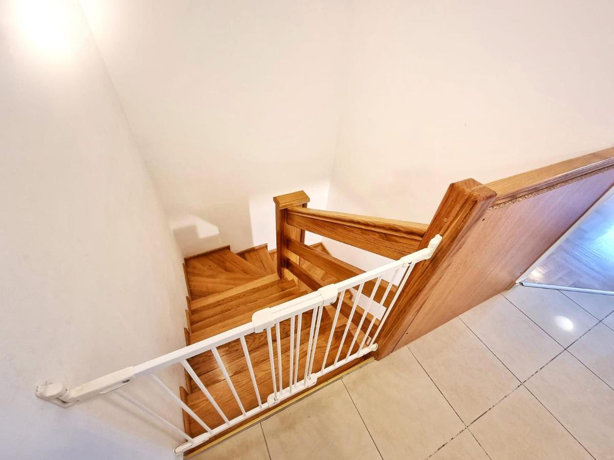 Katie Apartment Split