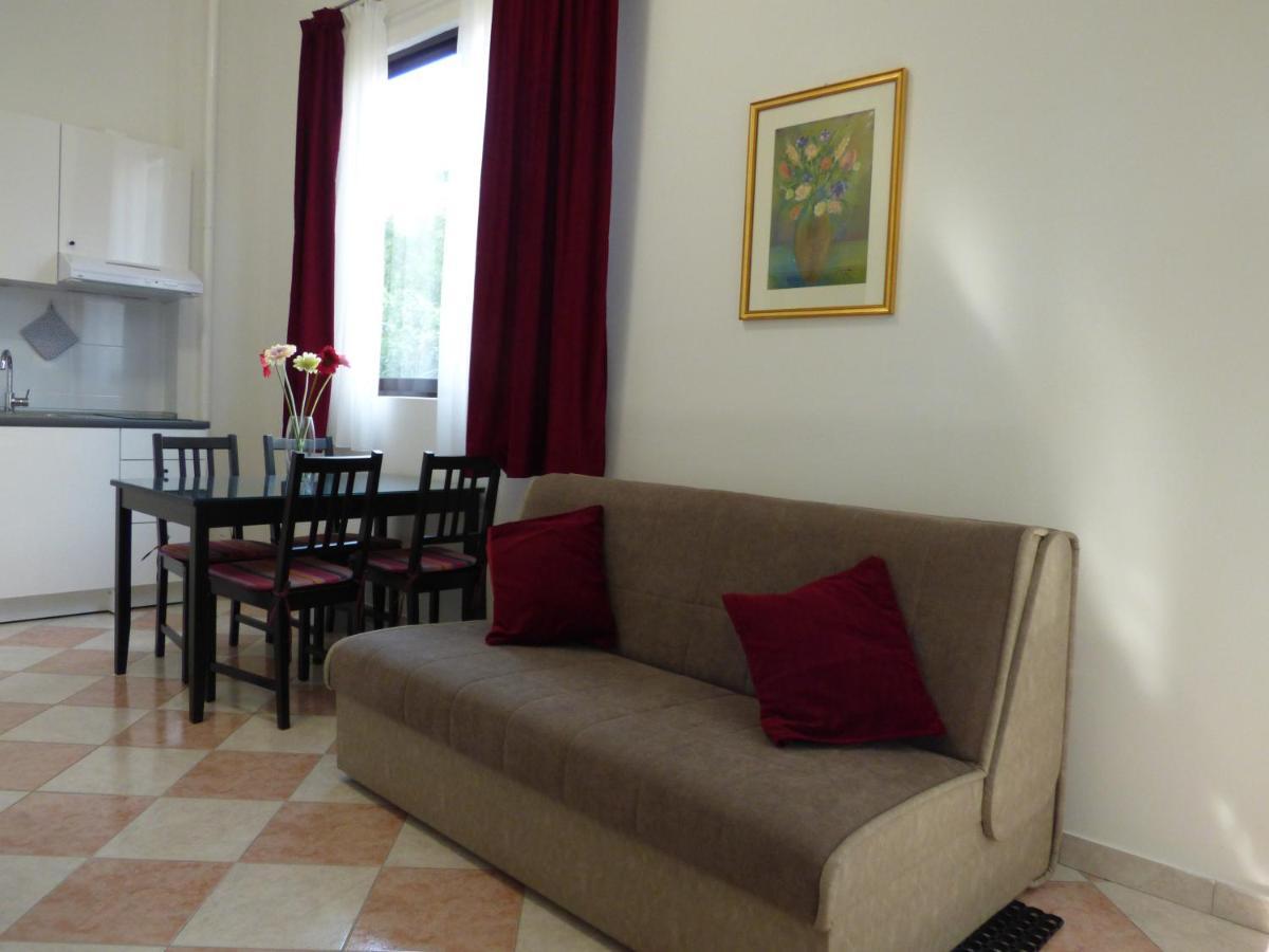 Apartman Mira *
