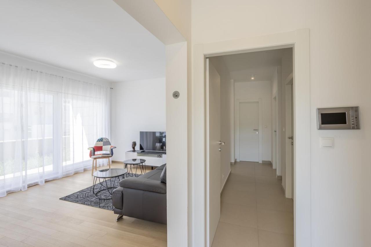 Coastal 1 Apartment Split