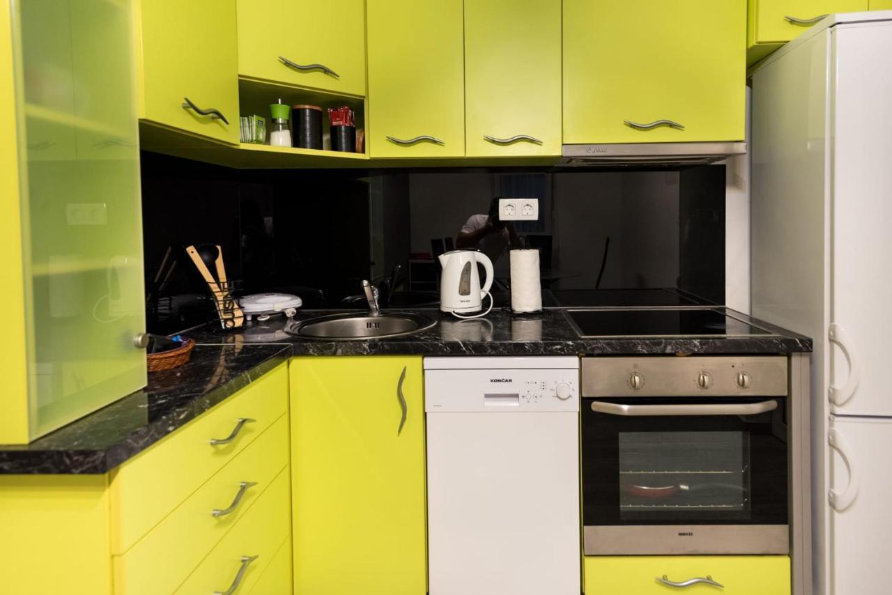 B&r Apartment Split