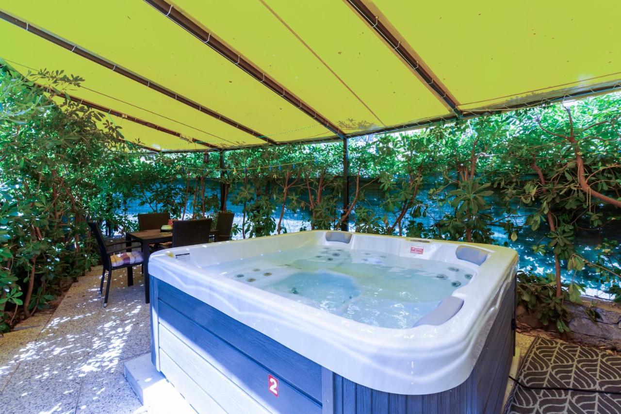 Appartement Johnny Croatia With Hot Tub Split