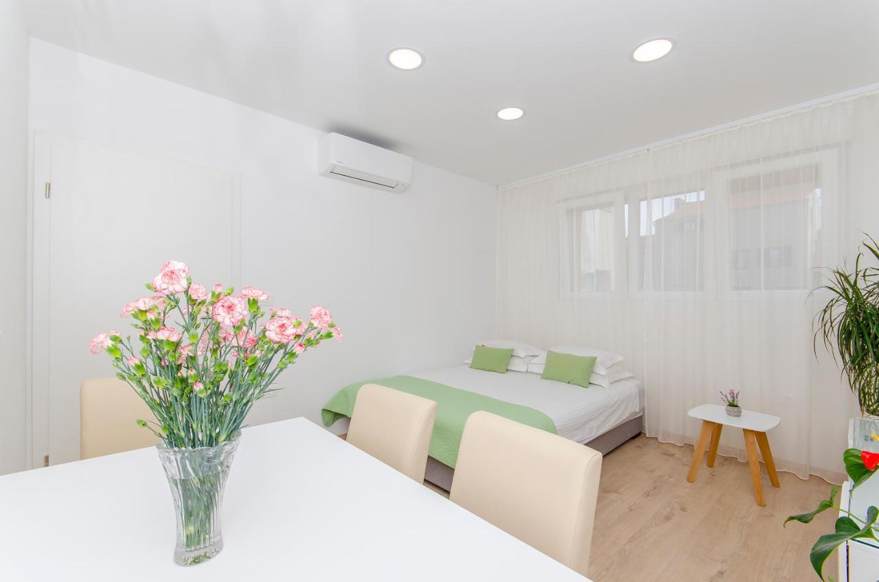 Lanuna Apartment Split