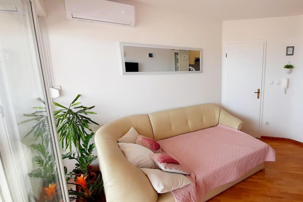Summer Vibes Apartment