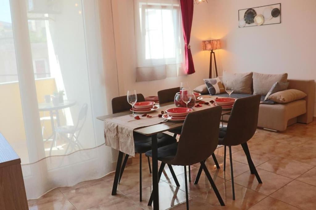 Kikaso - Near Mall Of Split, Free Parking *