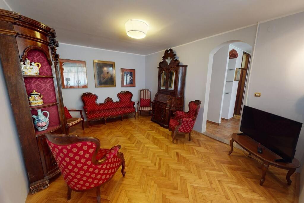 Apartment Writer's In An Unique District