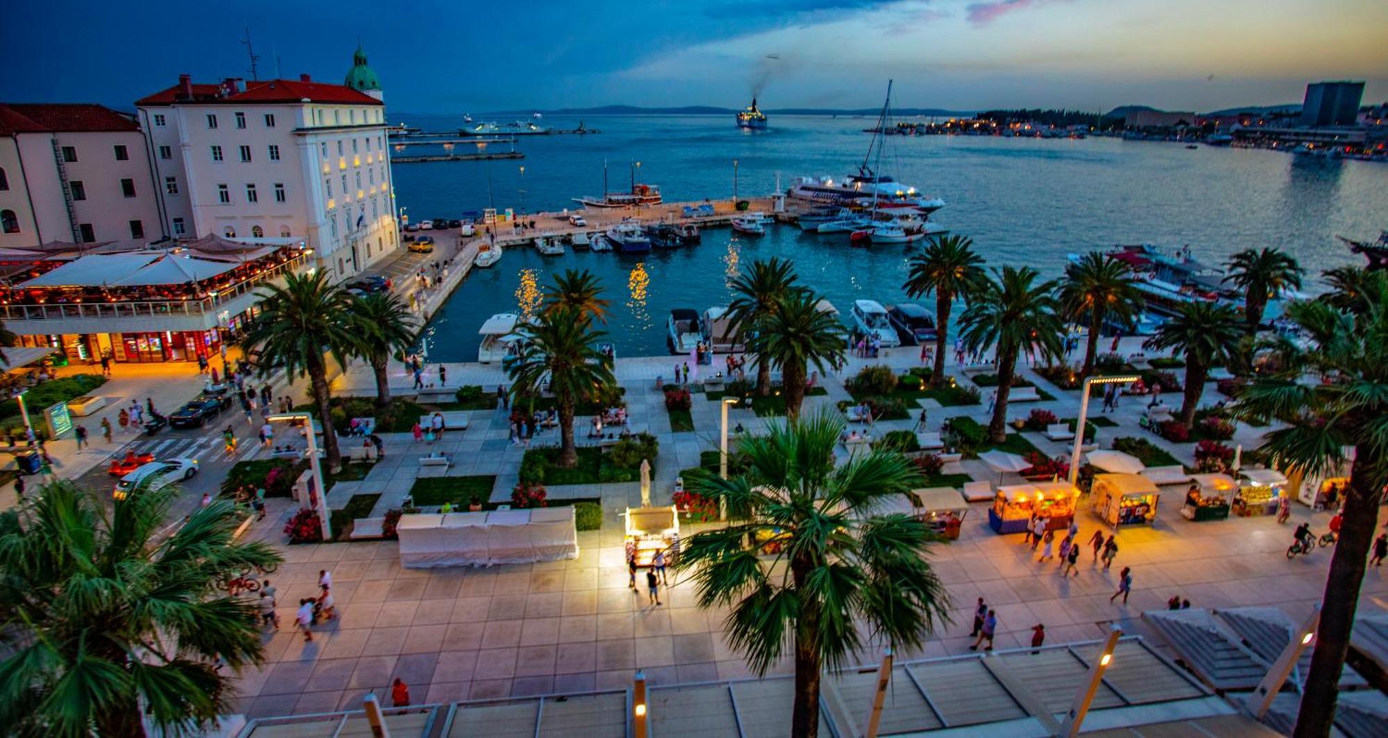 Riva - The Heart Of Palace *